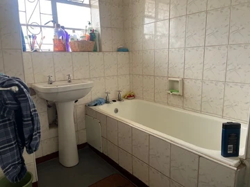 2 Bedroom Flat & Apartment