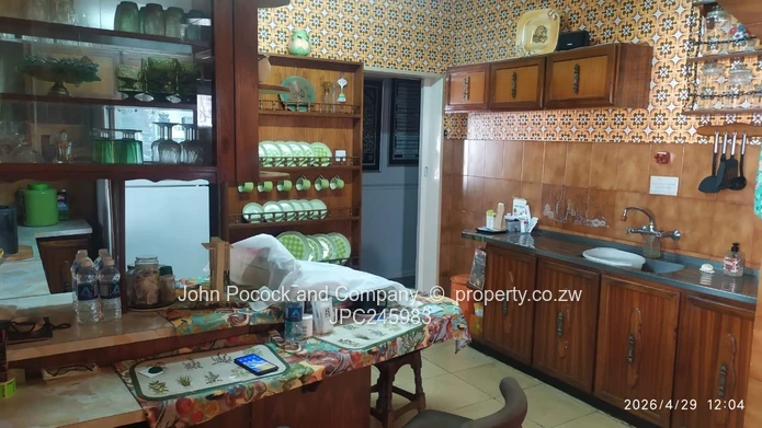 Warm, Spacious and Inviting Home in Woodlands