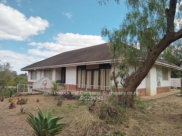 A  3-bedroom home with alot of potential in Morningside