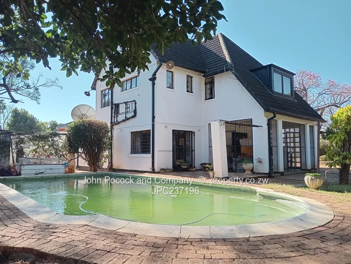 Kumalo: 3-Bed Home, Pool, Borehole & Garden