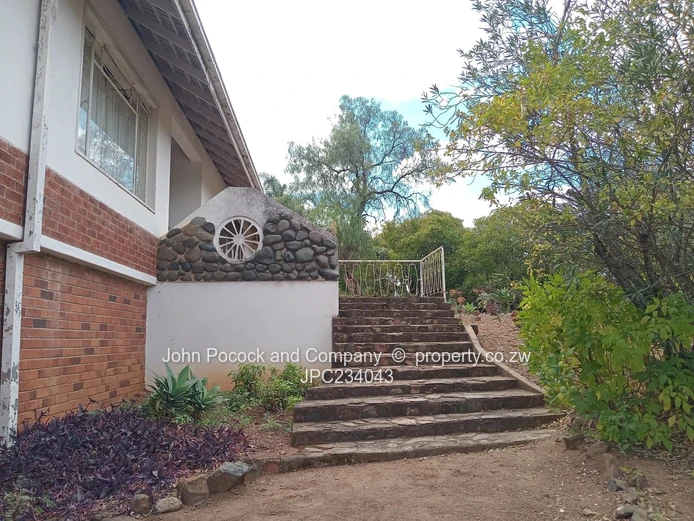 A  3-bedroom home with alot of potential in Morningside