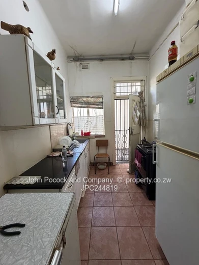 1-Bed Garden Flat in Suburbs