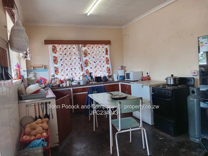 A  3-bedroom home with alot of potential in Morningside