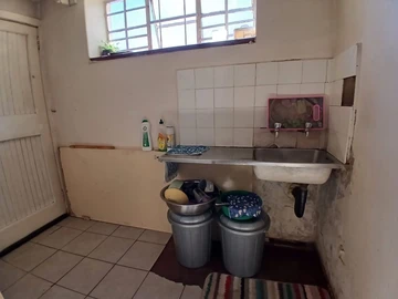 2 Bedroom Flat & Apartment