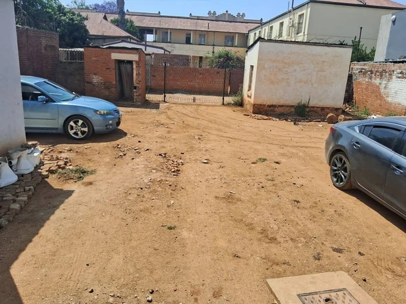 2 Bedroom Flat & Apartment