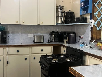 2 Bedroom Flat & Apartment