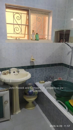 Warm, Spacious and Inviting Home in Woodlands