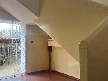 2 Bedroom Flat & Apartment