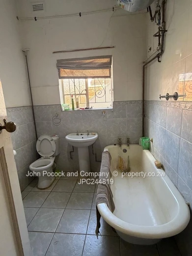 1-Bed Garden Flat in Suburbs