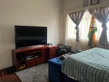 2 Bedroom Flat & Apartment