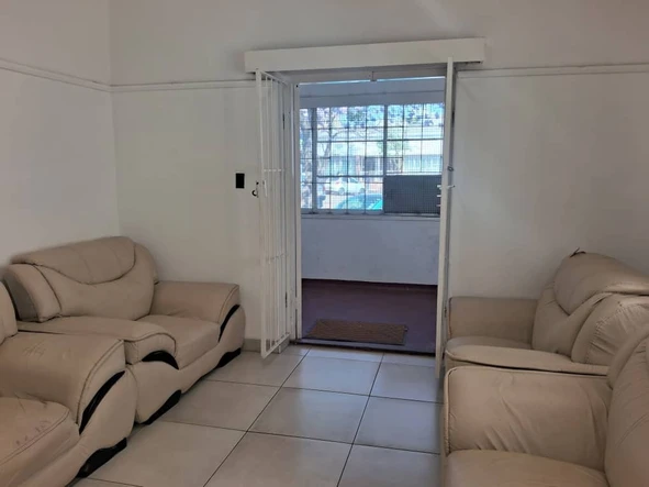 2 Bedroom Flat & Apartment