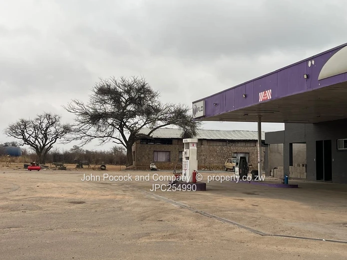 Travel-convenient fuel station