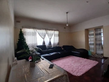 2 Bedroom Flat & Apartment