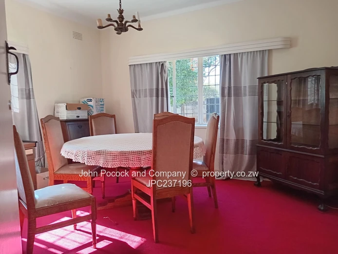 Kumalo: 3-Bed Home, Pool, Borehole & Garden