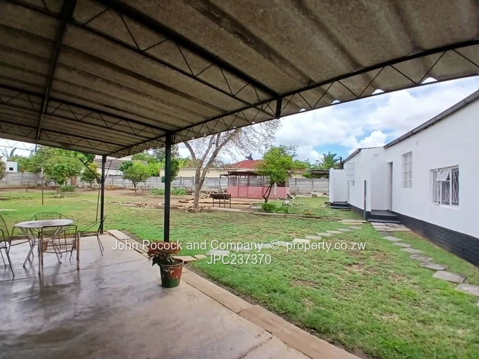 Charming Family Home In The Heart Of Woodlands!