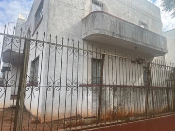 2 Bedroom Flat & Apartment