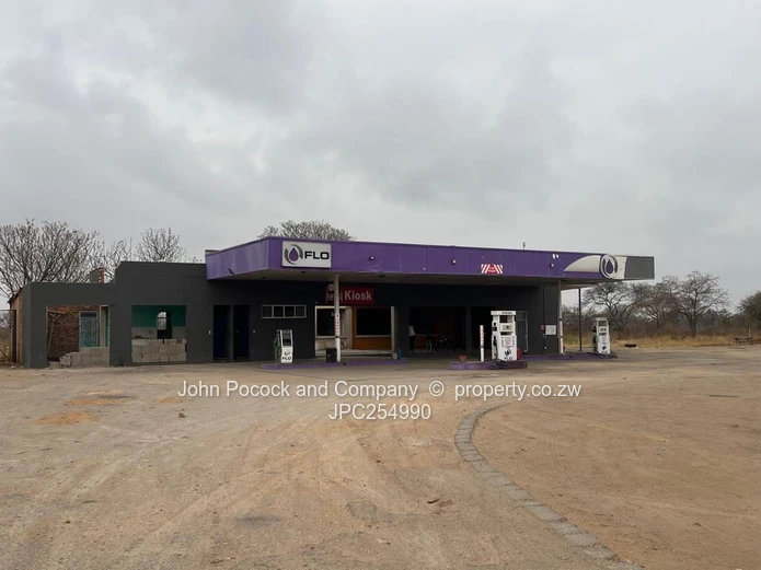 Travel-convenient fuel station