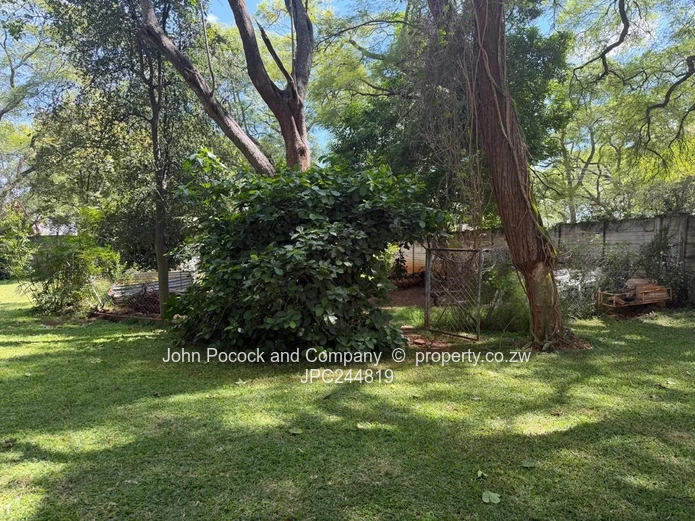 1-Bed Garden Flat in Suburbs