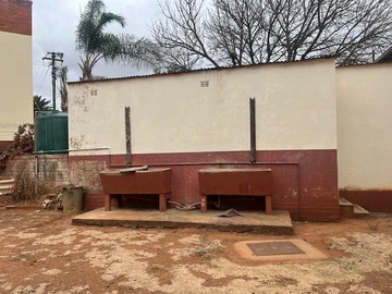 2 Bedroom Flat & Apartment