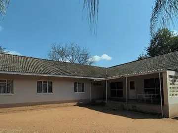 *REDUCED PRICE* family home in Chiredzi