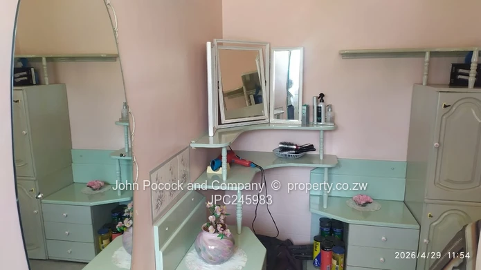 Warm, Spacious and Inviting Home in Woodlands