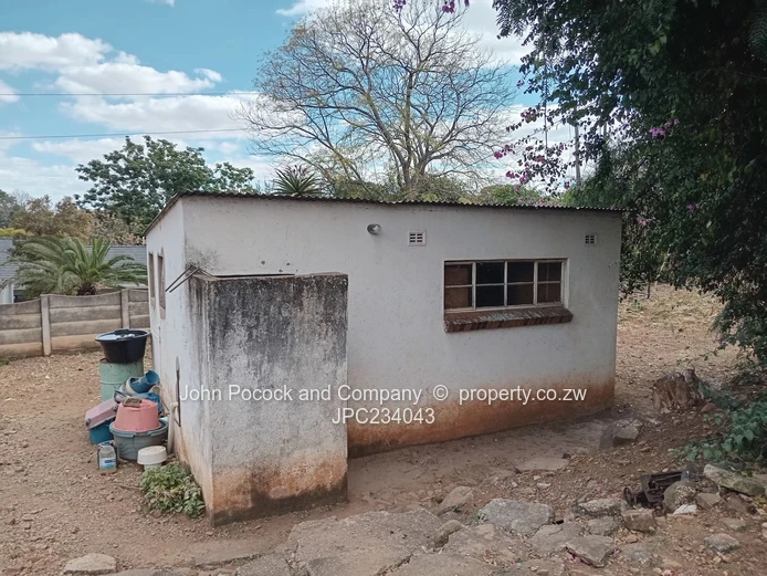 A  3-bedroom home with alot of potential in Morningside