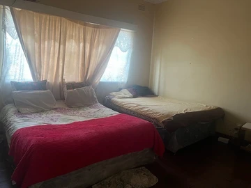 2 Bedroom Flat & Apartment