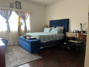 2 Bedroom Flat & Apartment
