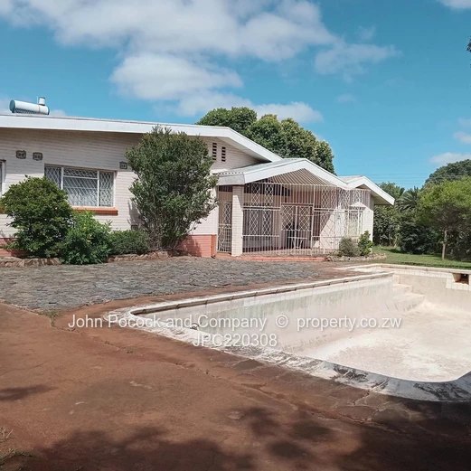 Charming 4 Bedroom Family Home in Morningside!