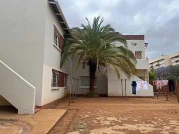 2 Bedroom Flat & Apartment